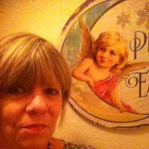 Meet your Posher, Rena